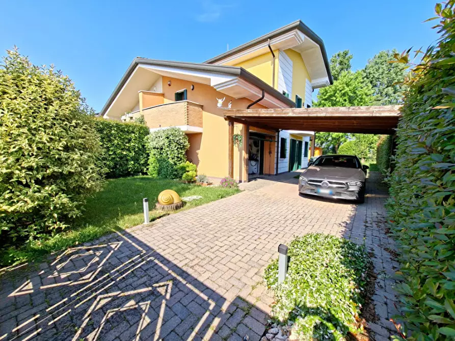 Immagine 2 di Casa bifamiliare in vendita  a Due Carrare