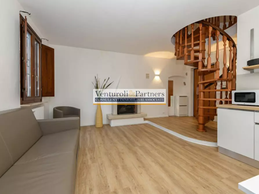 Immagine 3 di Appartamento in vendita  in Via Giuseppe Garibaldi a Desenzano Del Garda