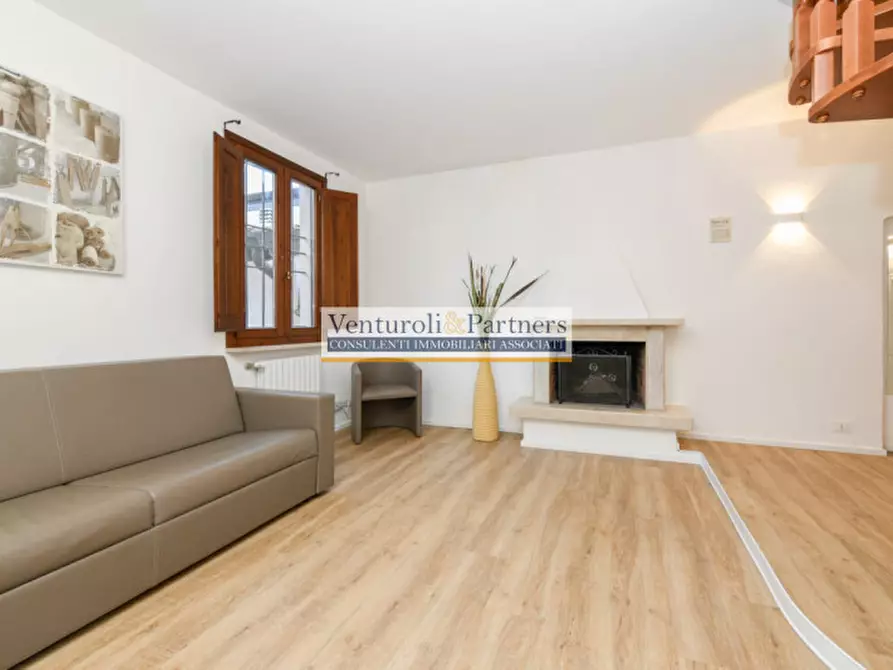 Immagine 4 di Appartamento in vendita  in Via Giuseppe Garibaldi a Desenzano Del Garda