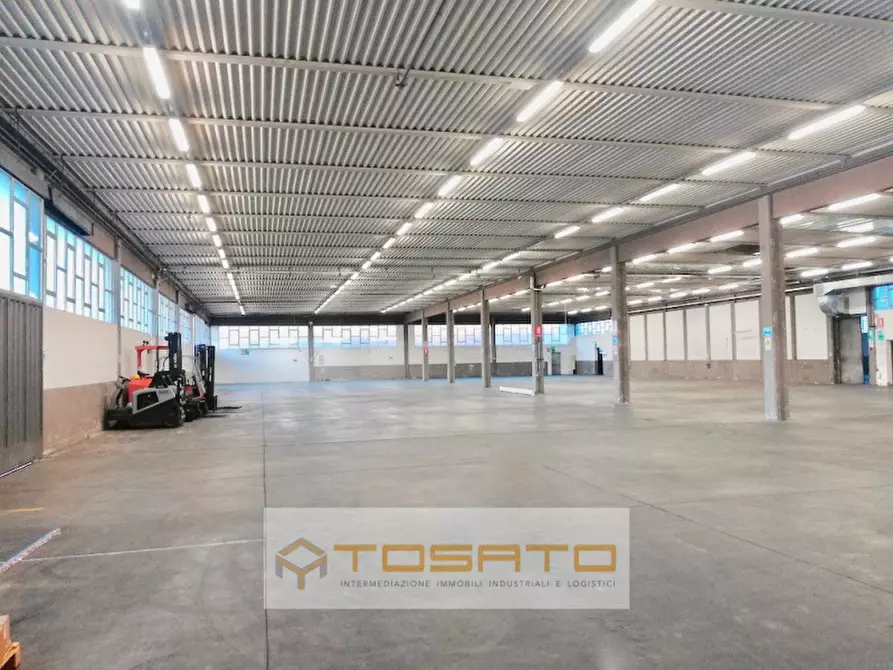 Immagine 1 di Capannone industriale in vendita  a Verona
