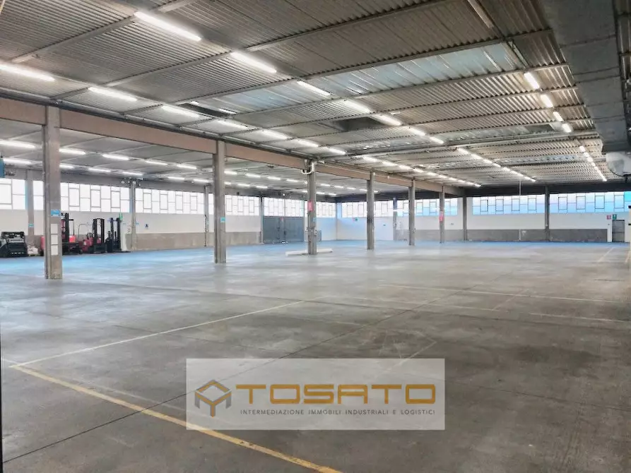 Immagine 2 di Capannone industriale in vendita  a Verona