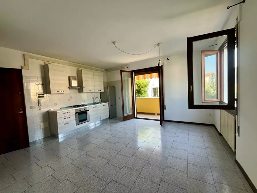 Immagine 4 di Appartamento in vendita  in Via Enrico Fermi a Due Carrare
