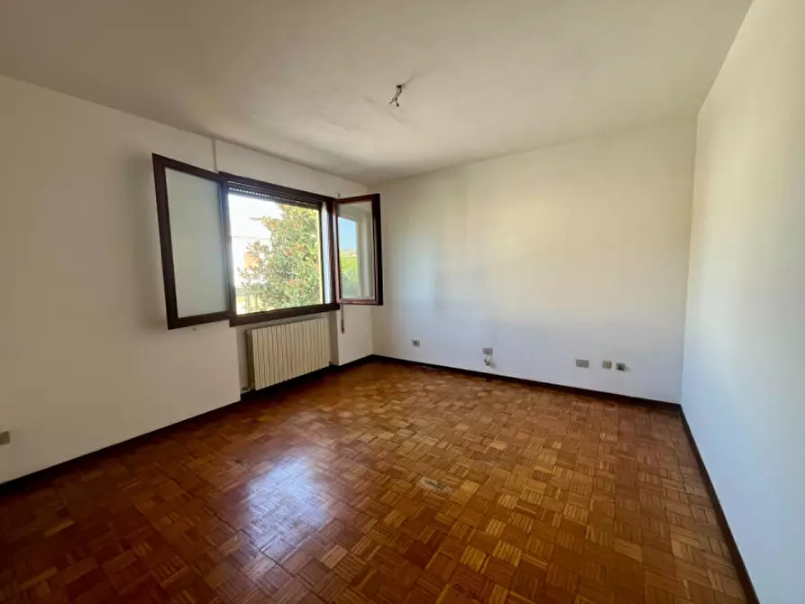 Immagine 8 di Appartamento in vendita  in Via Enrico Fermi a Due Carrare