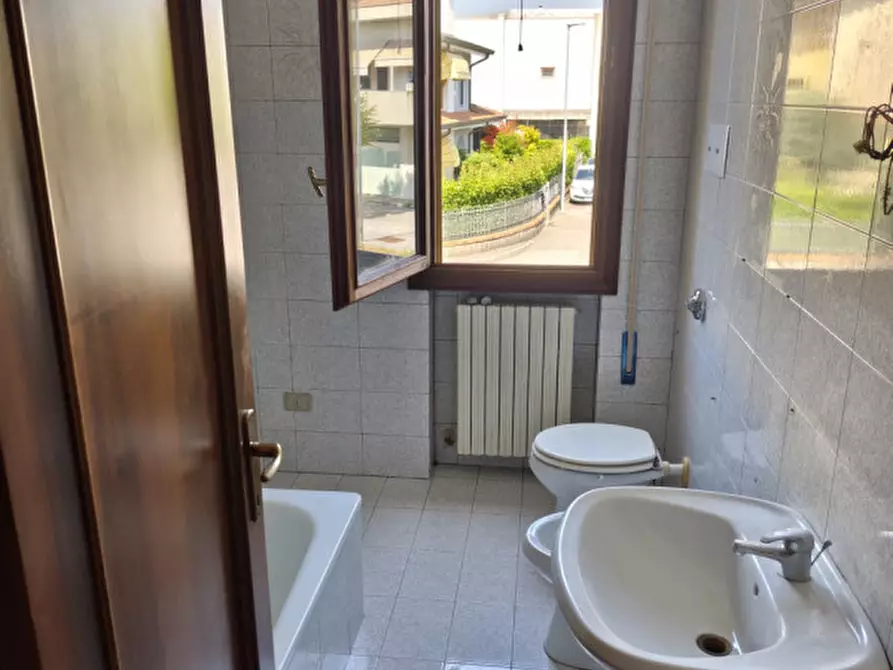 Immagine 12 di Appartamento in vendita  in Via Enrico Fermi a Due Carrare