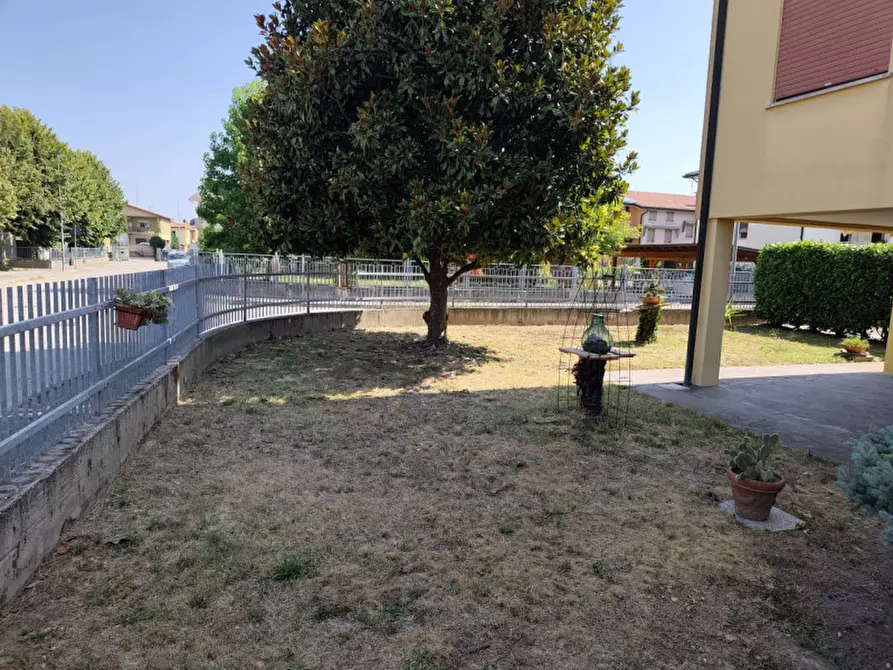Immagine 19 di Appartamento in vendita  in Via Enrico Fermi a Due Carrare