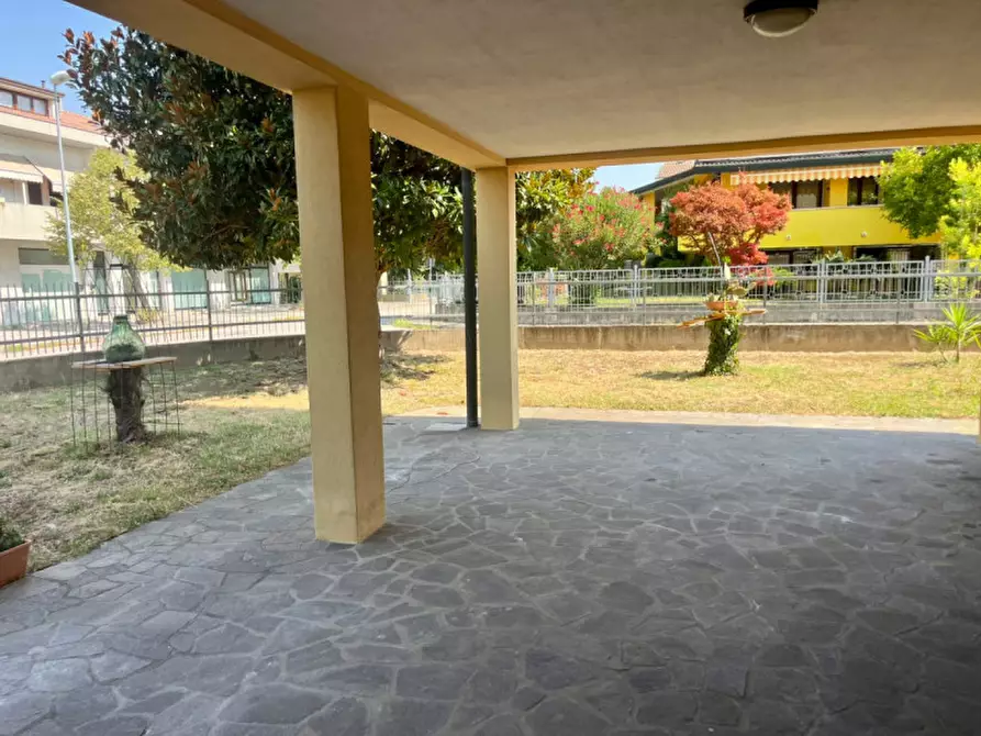 Immagine 25 di Appartamento in vendita  in Via Enrico Fermi a Due Carrare