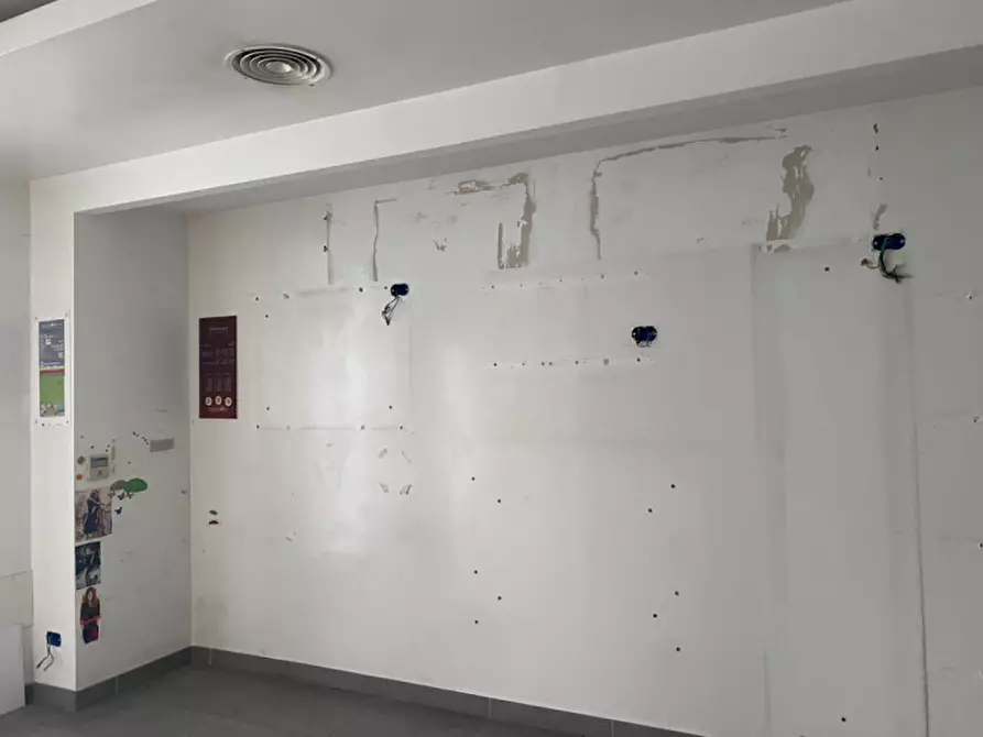 Immagine 5 di Negozio in vendita  in Via Aldo Bartocci a Terni