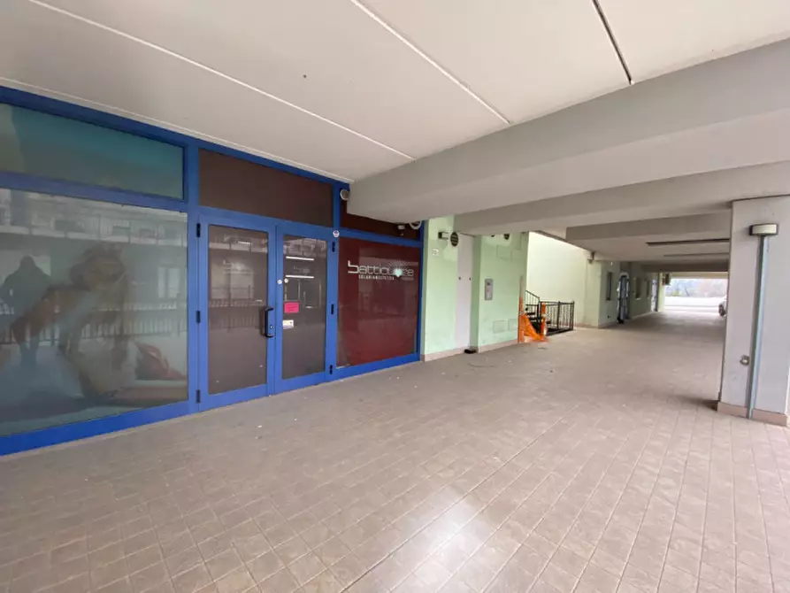 Immagine 6 di Negozio in vendita  in Via Aldo Bartocci a Terni