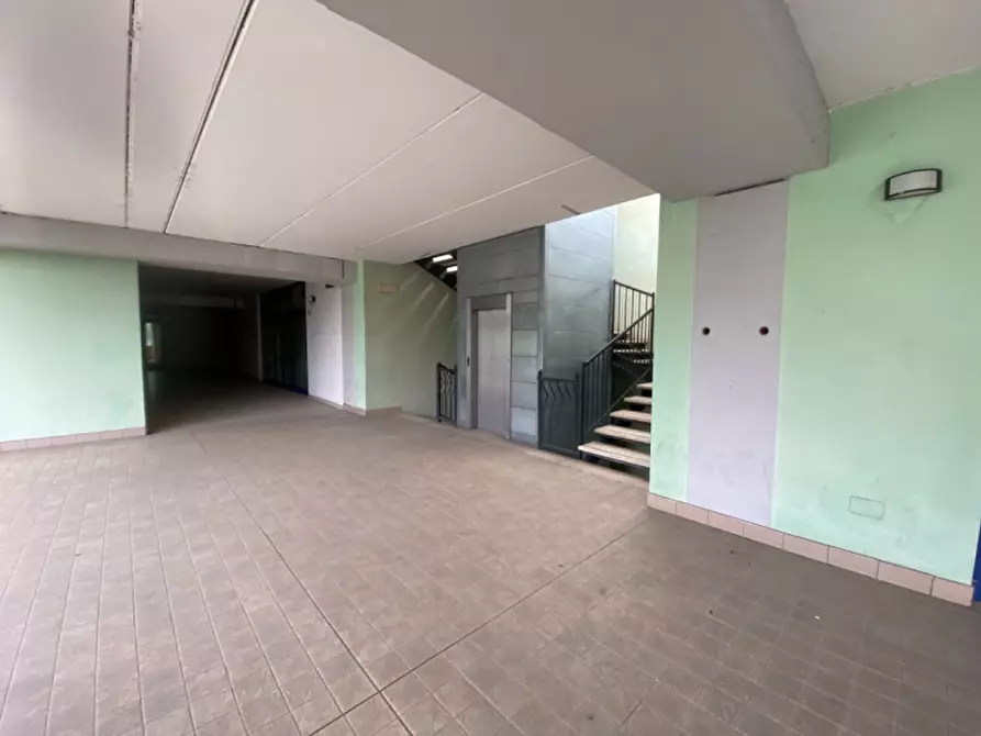 Immagine 11 di Negozio in vendita  in Via Aldo Bartocci a Terni