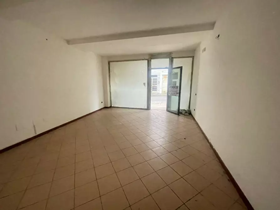 Immagine 4 di Negozio in vendita  in Via Pinzon a Badia Polesine