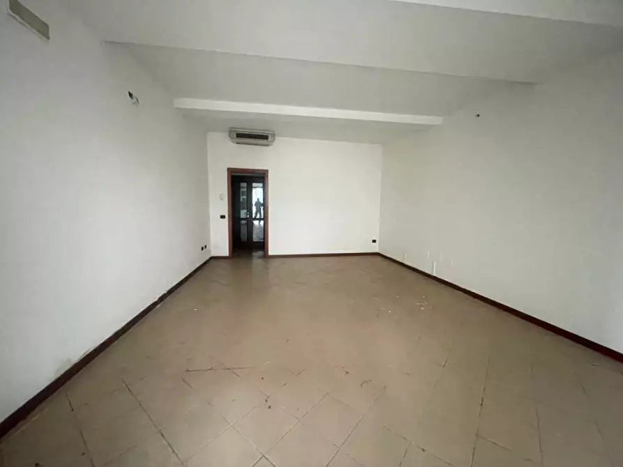 Immagine 11 di Negozio in vendita  in Via Pinzon a Badia Polesine