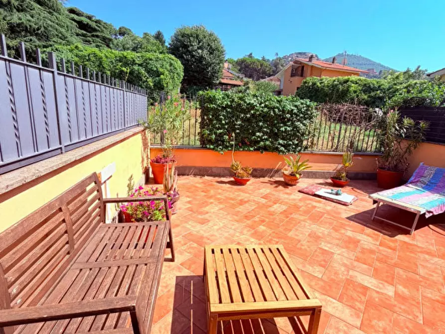 Immagine 9 di Casa trifamiliare in vendita  in via frascati a Rocca Di Papa
