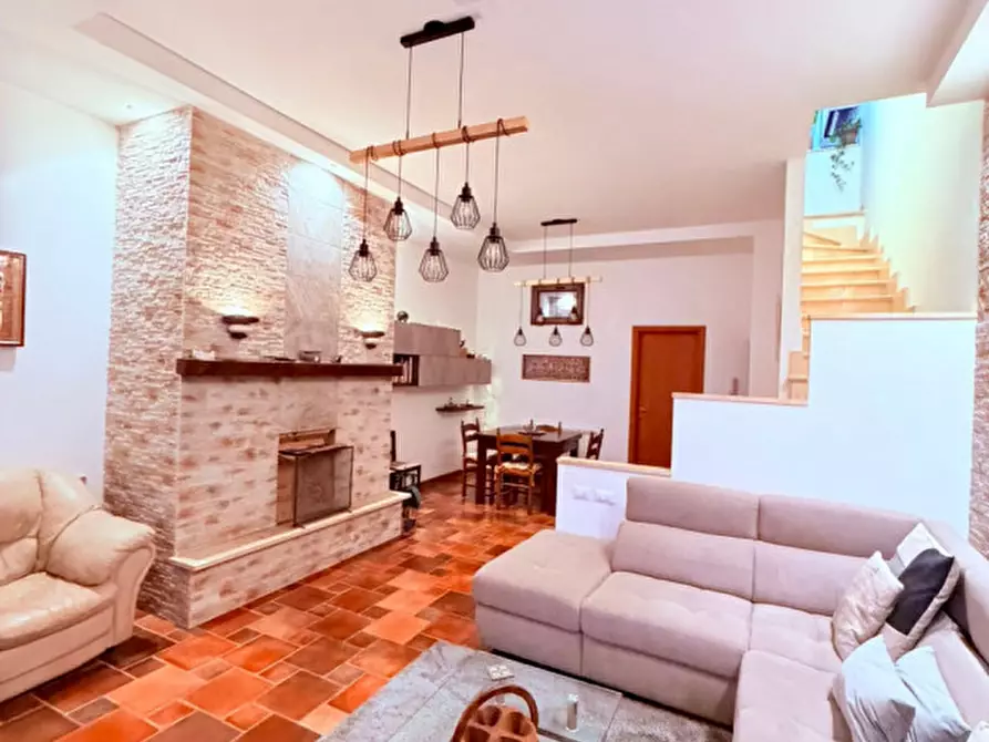 Immagine 21 di Casa trifamiliare in vendita  in via frascati a Rocca Di Papa