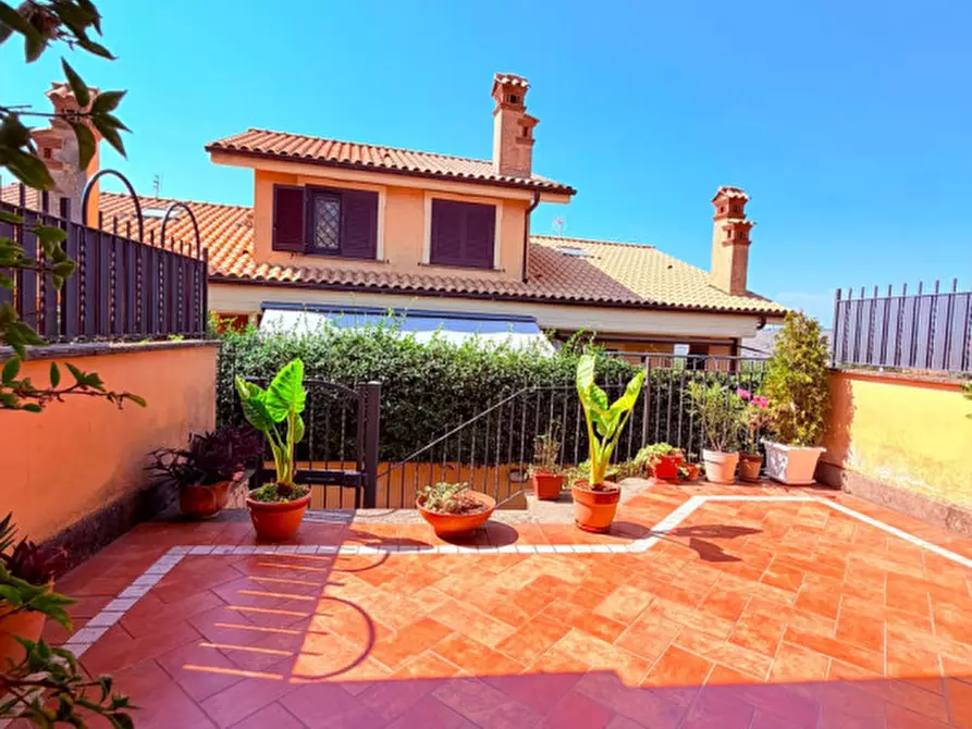 Immagine 46 di Casa trifamiliare in vendita  in via frascati a Rocca Di Papa