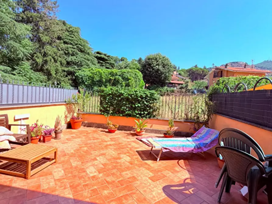 Immagine 48 di Casa trifamiliare in vendita  in via frascati a Rocca Di Papa