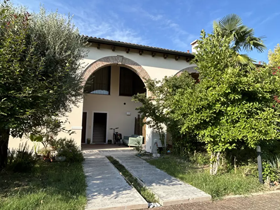 Immagine 1 di Appartamento in vendita  in Via Pionara a Venezia