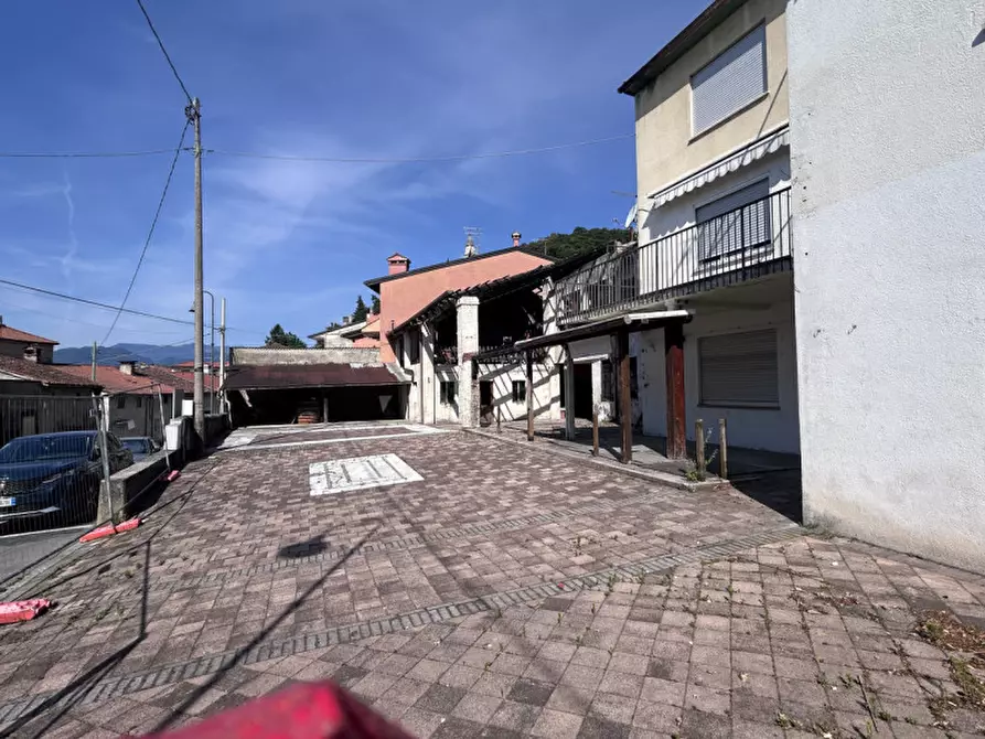 Immagine 3 di Palazzo in vendita  in VIA LESINA DI SOPRA a Santorso
