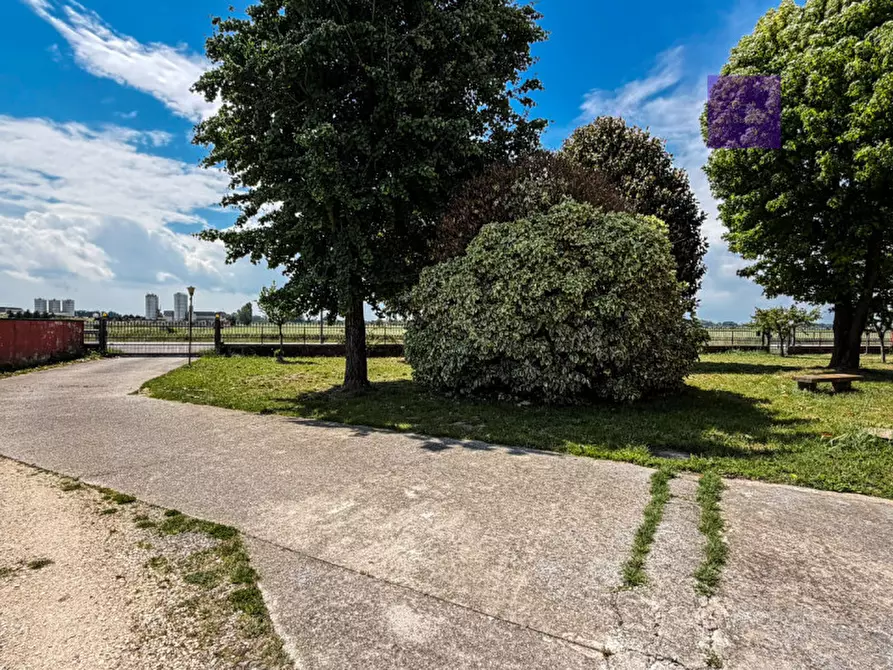 Immagine 41 di Villa in vendita  a Granze
