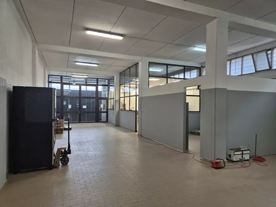 Immagine 13 di Capannone industriale in vendita  in Via Ofanto a Spoltore