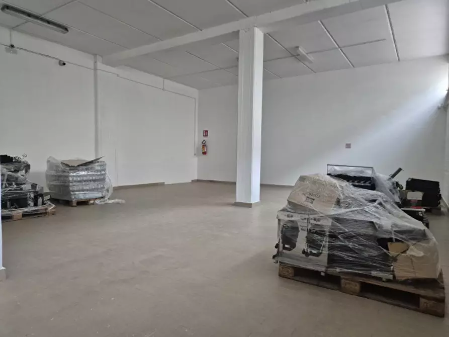 Immagine 18 di Capannone industriale in vendita  in Via Ofanto a Spoltore
