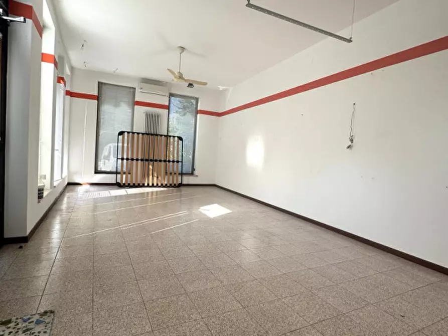Immagine 1 di Negozio in vendita  in Via Roma a Sarcedo