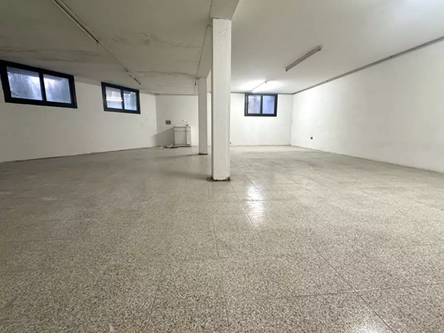 Immagine 4 di Negozio in vendita  in Via Roma a Sarcedo