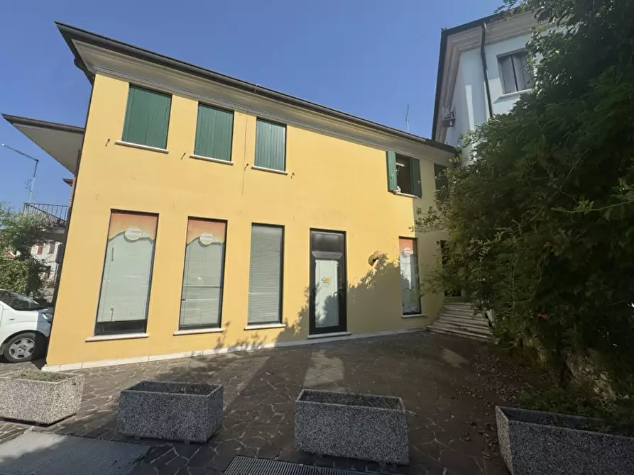 Immagine 9 di Negozio in vendita  in Via Roma a Sarcedo