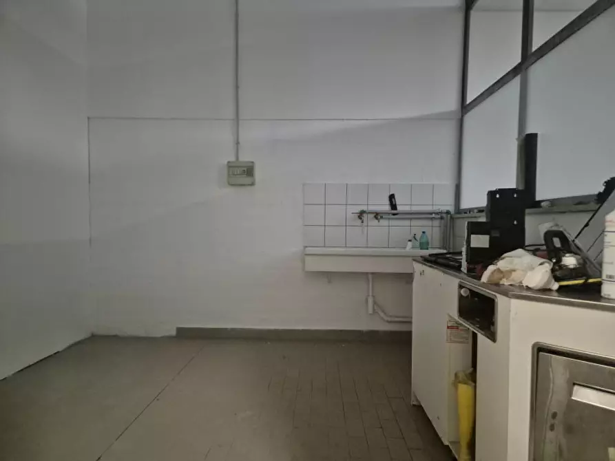 Immagine 6 di Capannone industriale in vendita  in Via Ofanto 5 a Spoltore