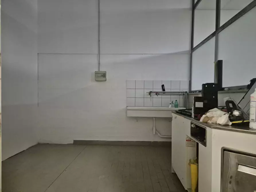 Immagine 7 di Capannone industriale in vendita  in Via Ofanto 5 a Spoltore