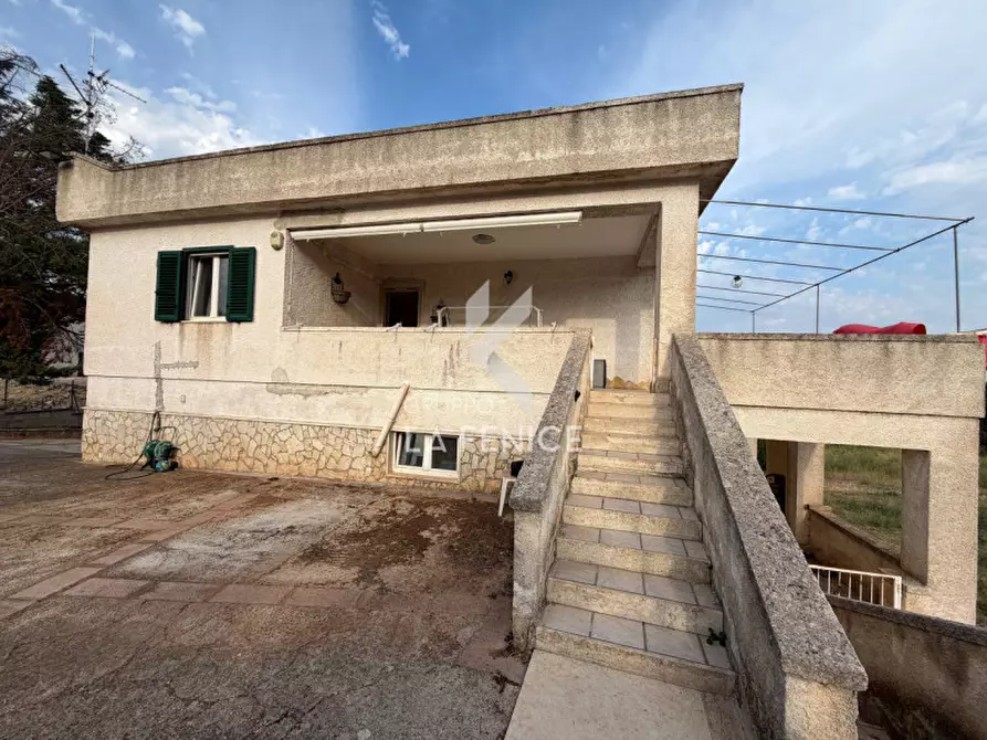 Immagine 1 di Villa in vendita  in strada porcile a Martina Franca