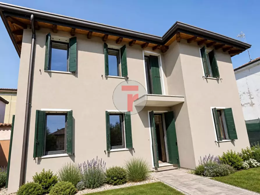 Immagine 1 di Casa indipendente in vendita  in Via Tiziano Minio a Padova