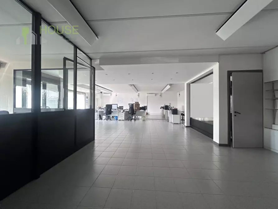 Immagine 11 di Capannone industriale in affitto  in via Astico a Carrè
