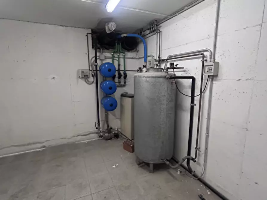 Immagine 15 di Capannone industriale in affitto  in via Astico a Carrè