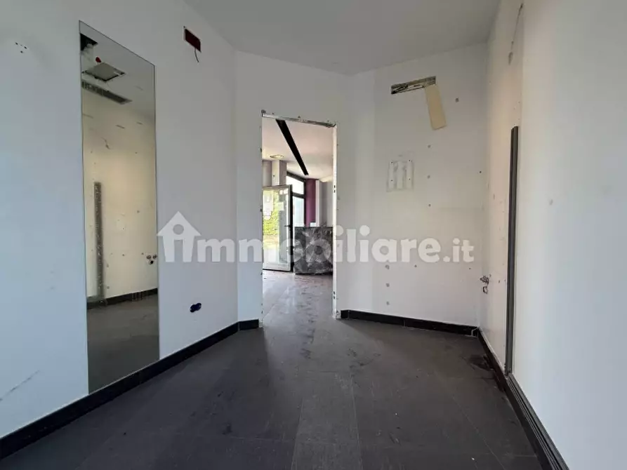 Immagine 5 di Negozio in vendita  in Via Pergolesi a Tavullia