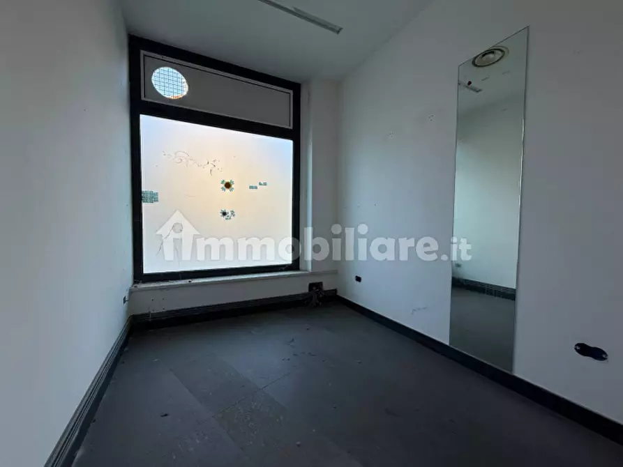Immagine 6 di Negozio in vendita  in Via Pergolesi a Tavullia