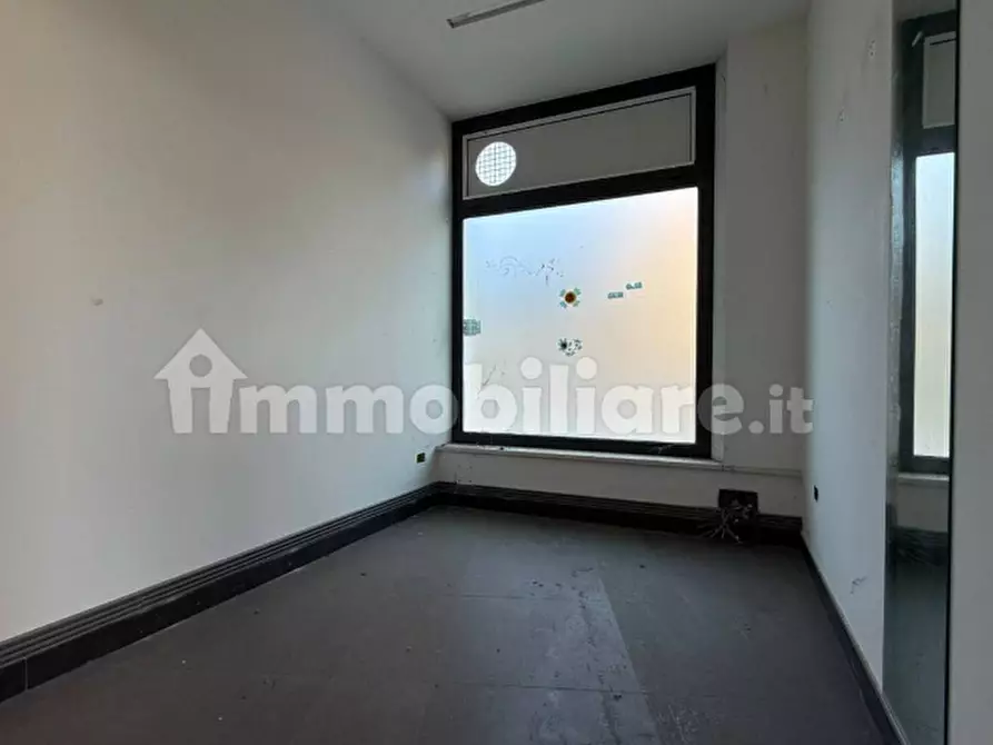 Immagine 13 di Negozio in vendita  in Via Pergolesi a Tavullia