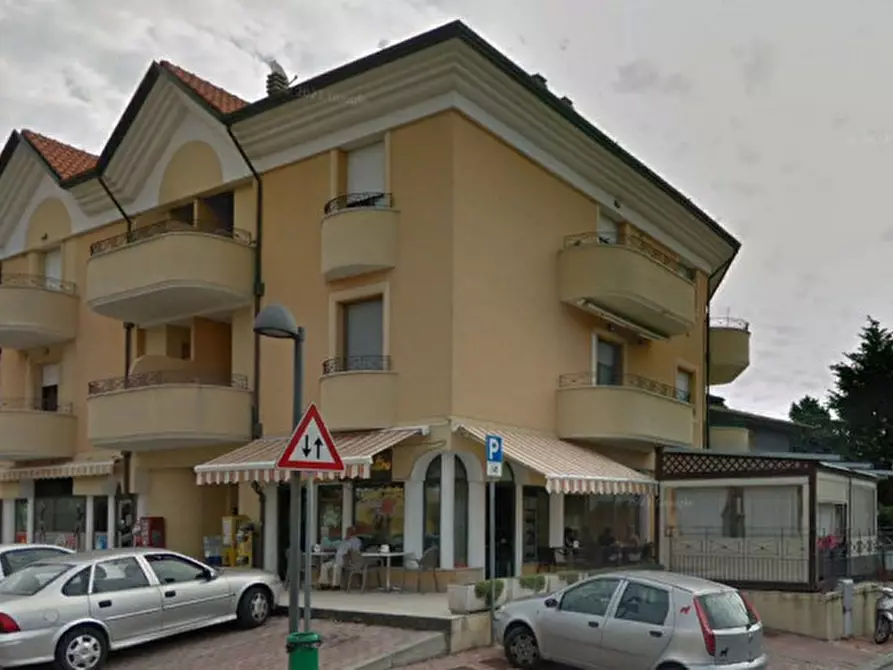 Immagine 15 di Negozio in vendita  in Via Pergolesi a Tavullia