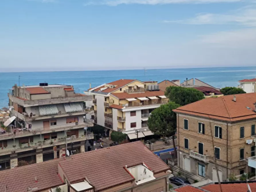 Immagine 21 di Appartamento in affitto  in Via De Laurenti a Silvi