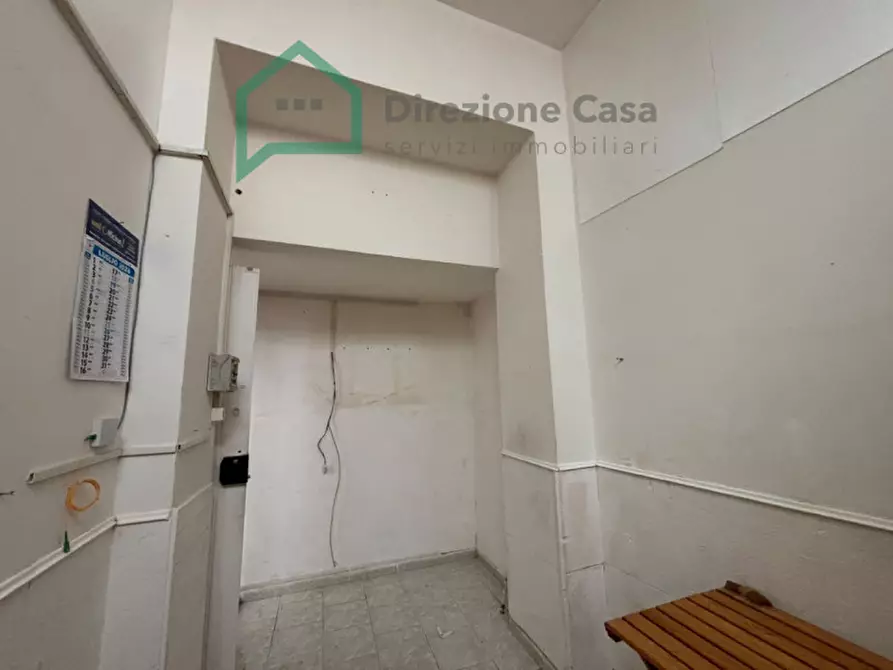 Immagine 9 di Magazzino in affitto  in Vico Tutti sant, 54 a Napoli