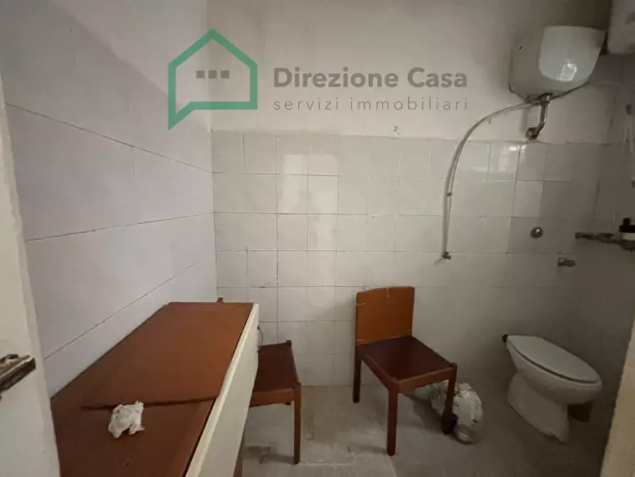 Immagine 10 di Magazzino in affitto  in Vico Tutti sant, 54 a Napoli