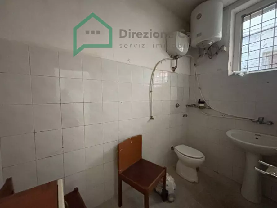Immagine 11 di Magazzino in affitto  in Vico Tutti sant, 54 a Napoli