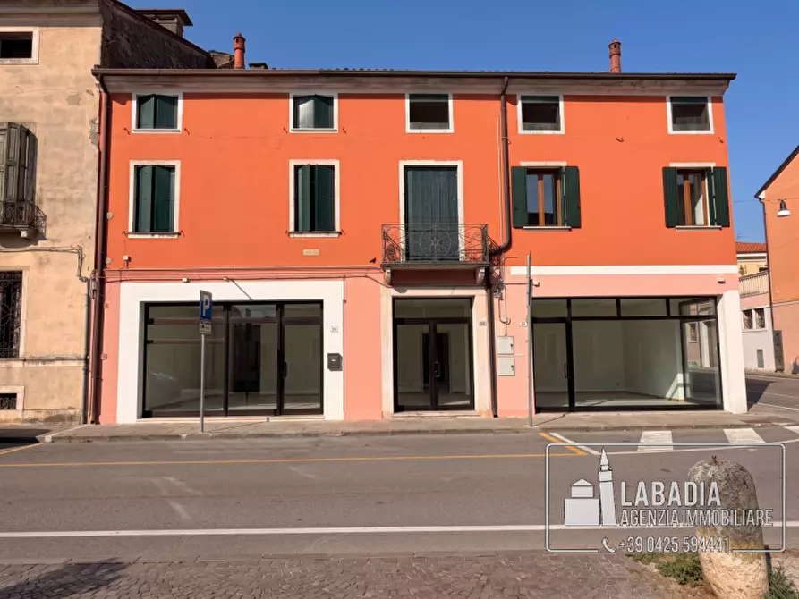 Immagine 6 di Negozio in vendita  in Via Degli Estensi 27 - 33 a Badia Polesine