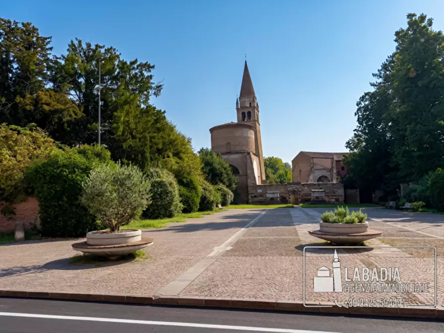 Immagine 10 di Negozio in vendita  in Via Degli Estensi 27 - 33 a Badia Polesine