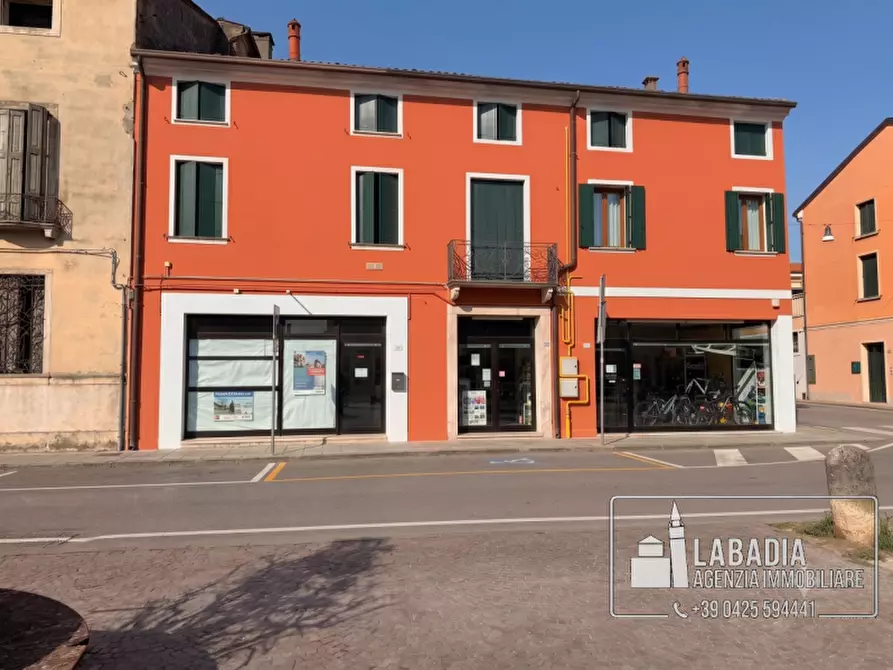 Immagine 11 di Negozio in vendita  in Via Degli Estensi 27 - 33 a Badia Polesine