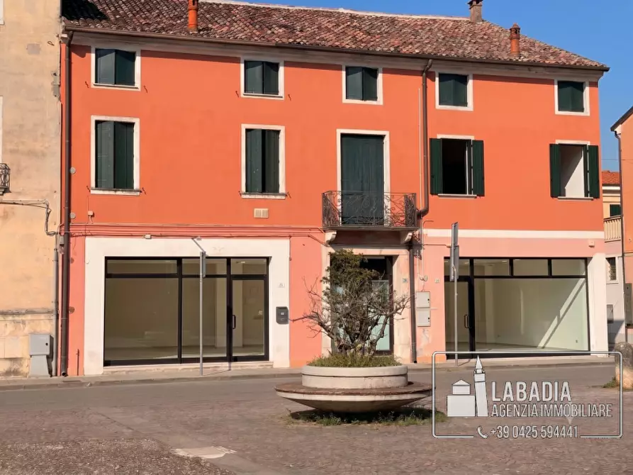 Immagine 16 di Negozio in vendita  in Via Degli Estensi 27 - 33 a Badia Polesine