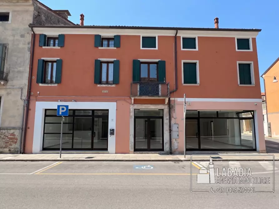 Immagine 19 di Negozio in vendita  in Via Degli Estensi 27 - 33 a Badia Polesine
