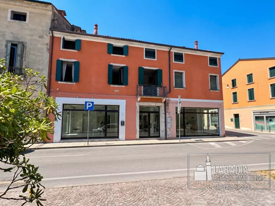 Immagine 25 di Negozio in vendita  in Via Degli Estensi 27 - 33 a Badia Polesine