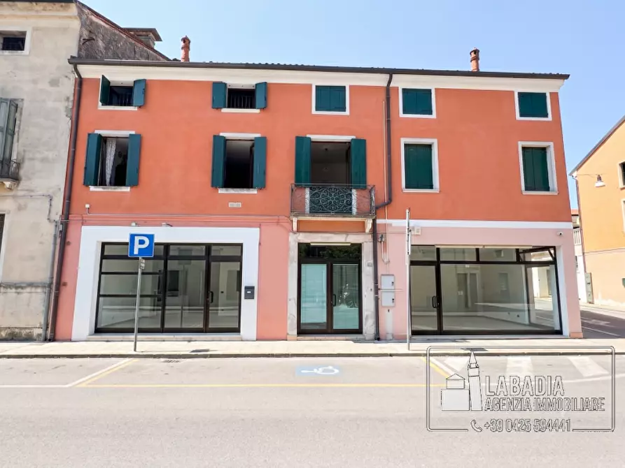 Immagine 28 di Negozio in vendita  in Via Degli Estensi 27 - 33 a Badia Polesine