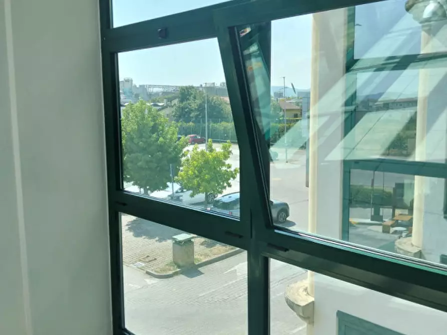 Immagine 5 di Negozio in vendita  in Via Dante Alighieri a Montecchio Maggiore
