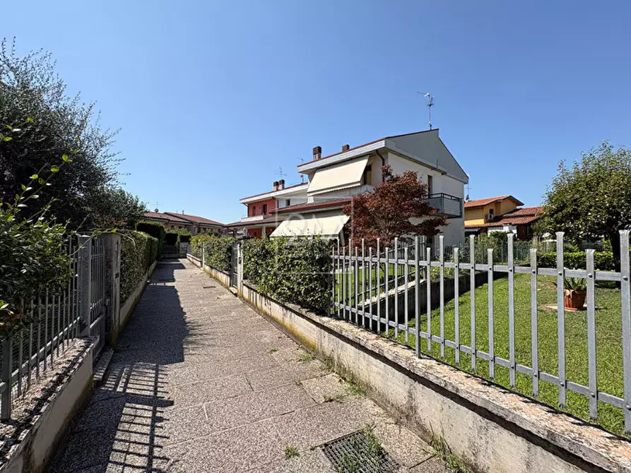 Immagine 1 di Villetta a schiera in vendita  in Via Carlo Collodi a Villafranca Di Verona
